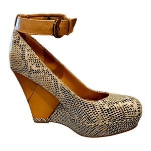 B. Makowsky snakeskin look wedge heels size 6.5